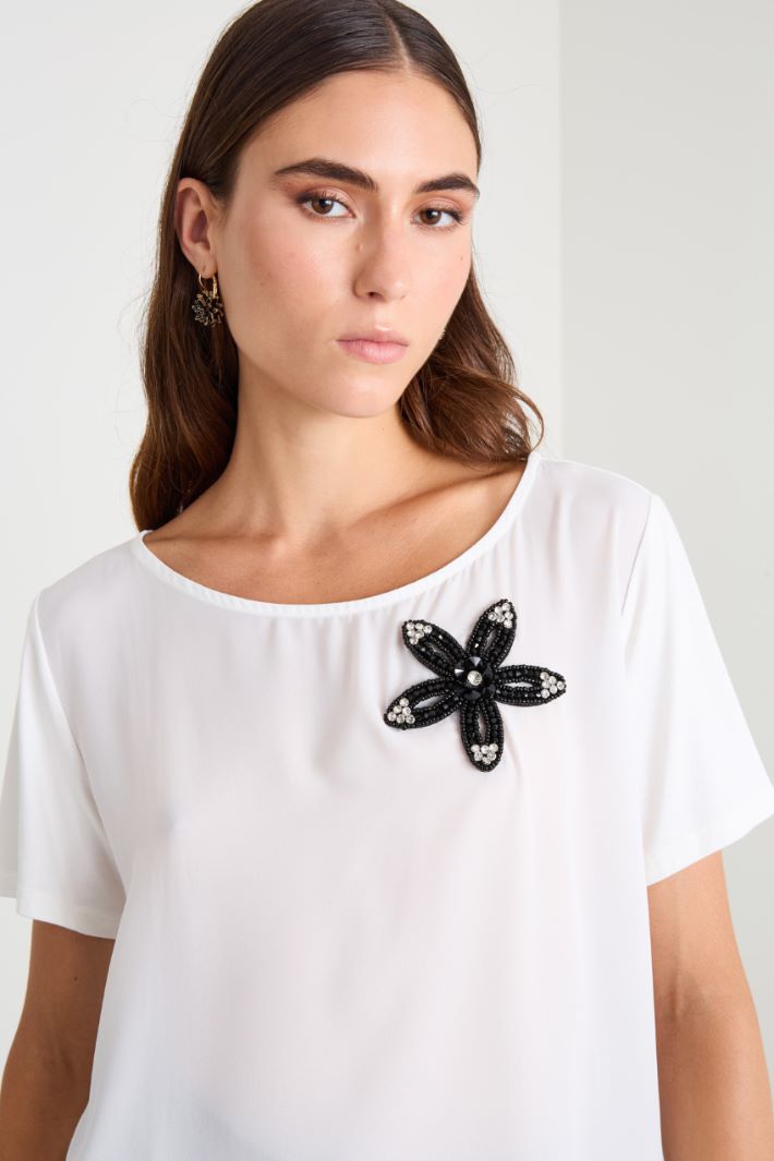 T-shirt bimateriale con strass Intrend - 4