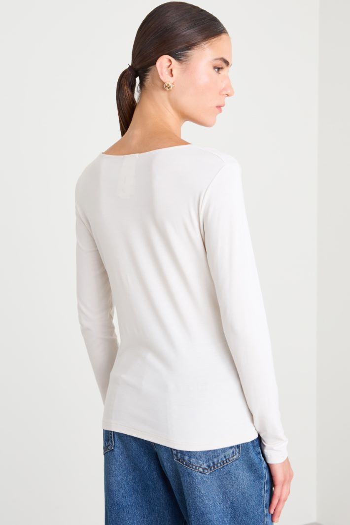 T-shirt slim con scollo a V Intrend - 2