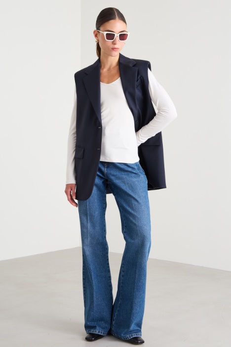 T-shirt slim con scollo a V Intrend
