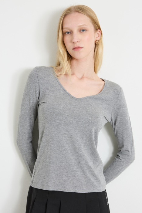 T-shirt slim con scollo a V Intrend