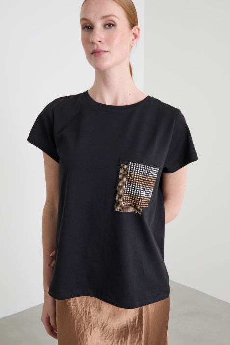 Camiseta con pedrería
