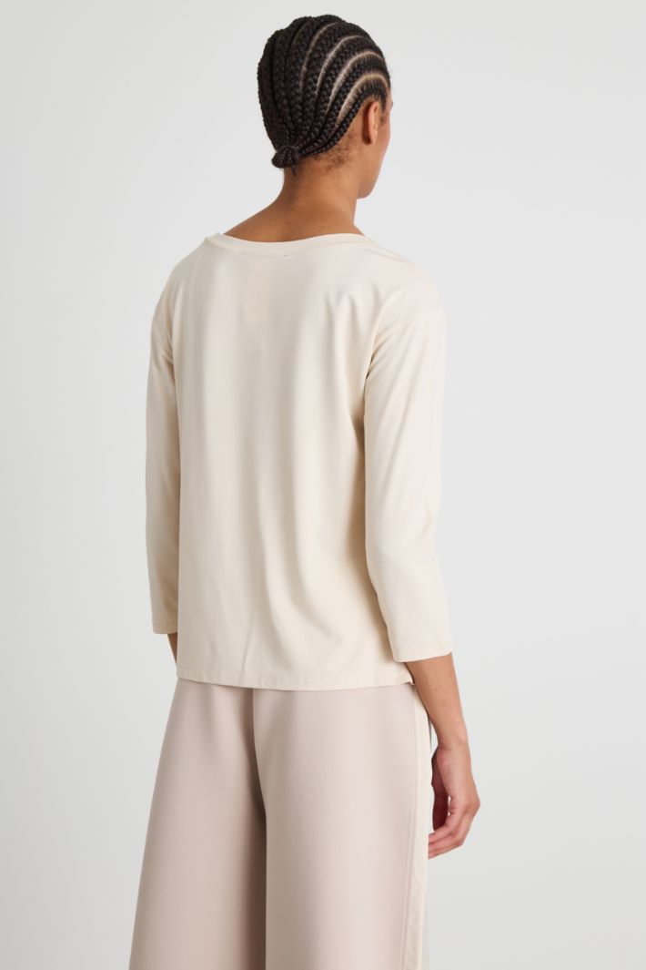 T-shirt con scollo a V Intrend - 2