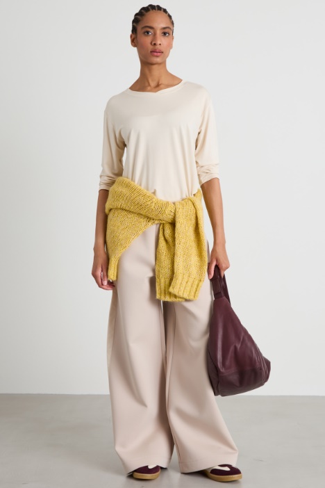 T-shirt con scollo a V Intrend
