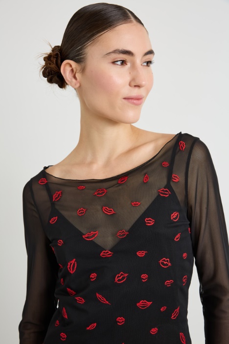 Top in tulle con ricamo