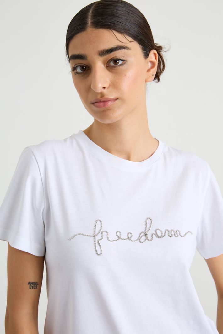 T-shirt con ricamo di strass Intrend - 4