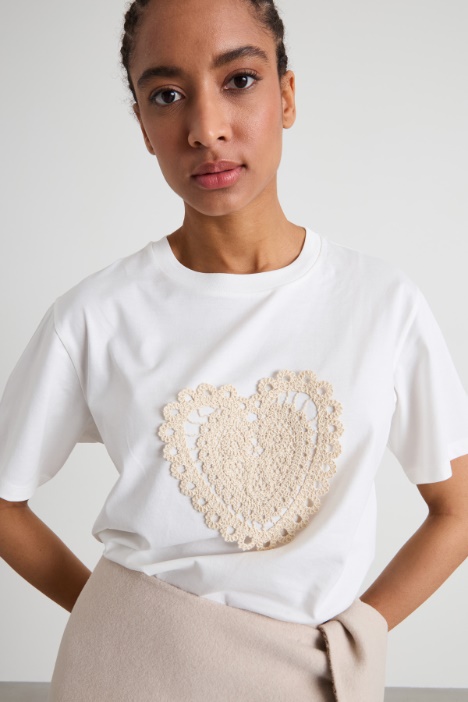 T-shirt con ricamo