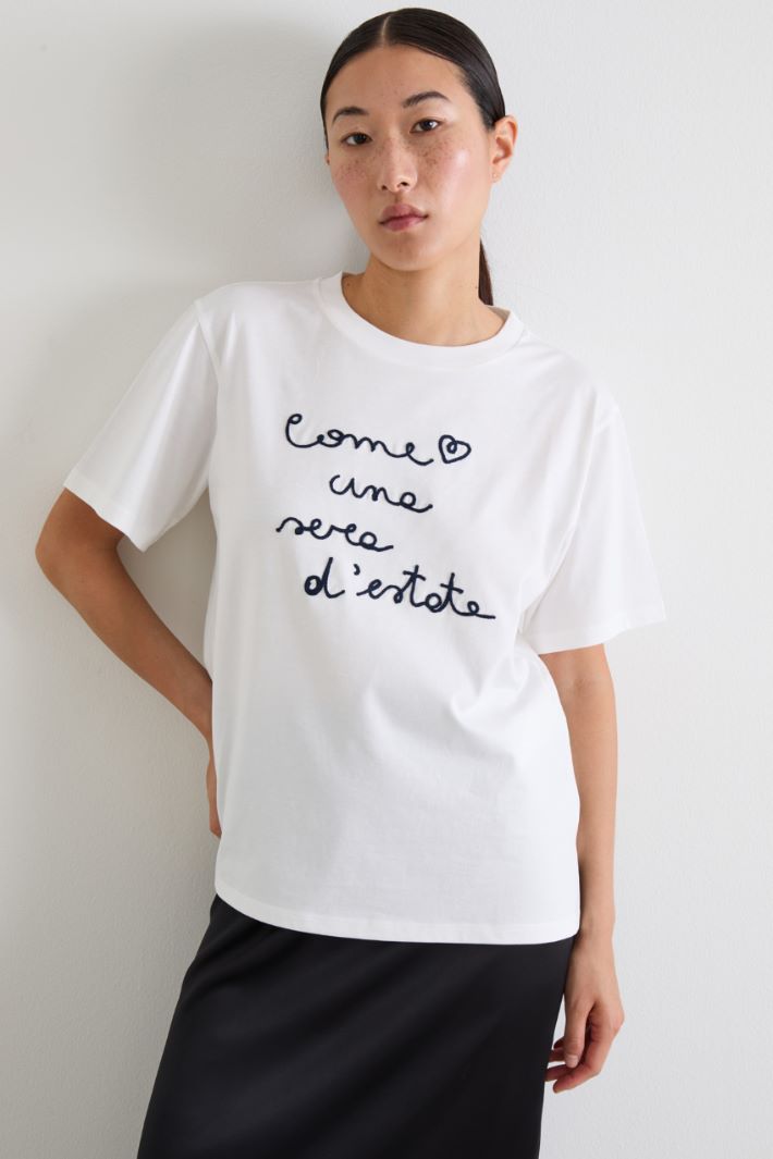 T-shirt con ricamo Intrend