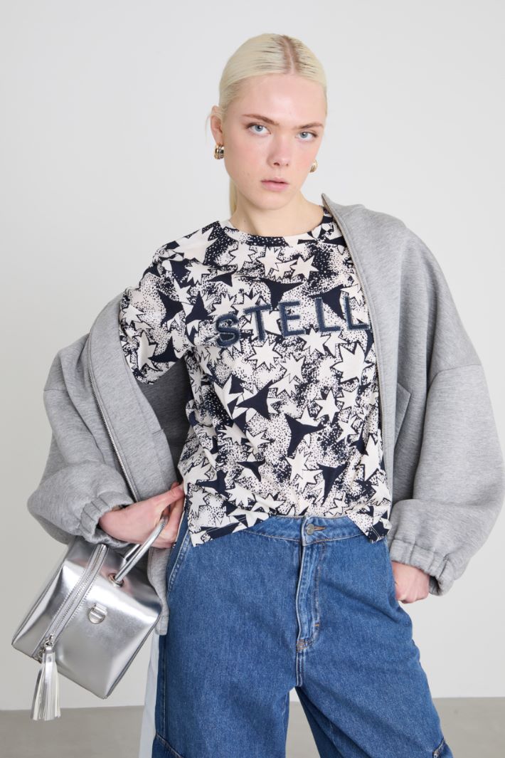 Camiseta con bordado Intrend
