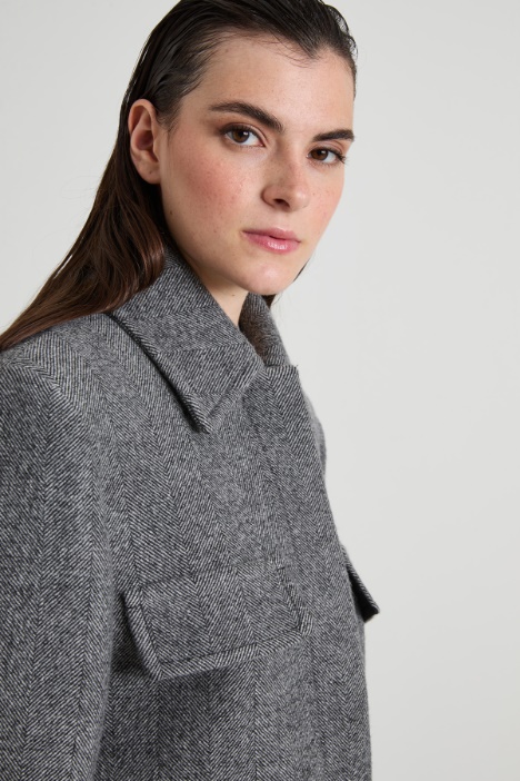 Chaqueta corta con motivo chevrón