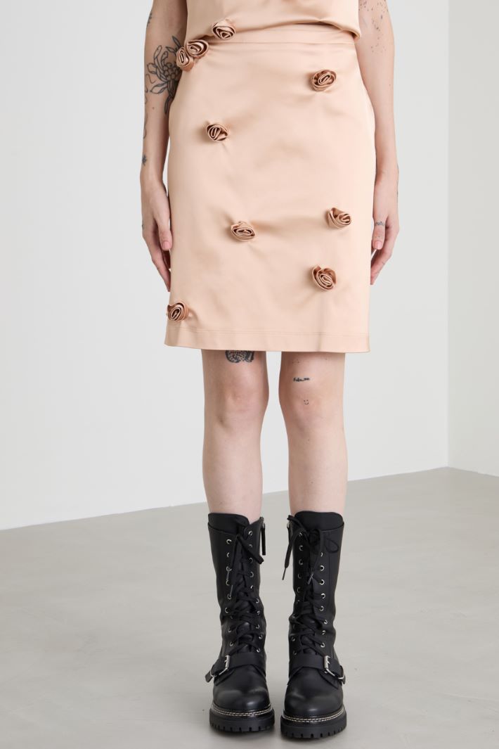 Skirt with embroidered roses Intrend - 2