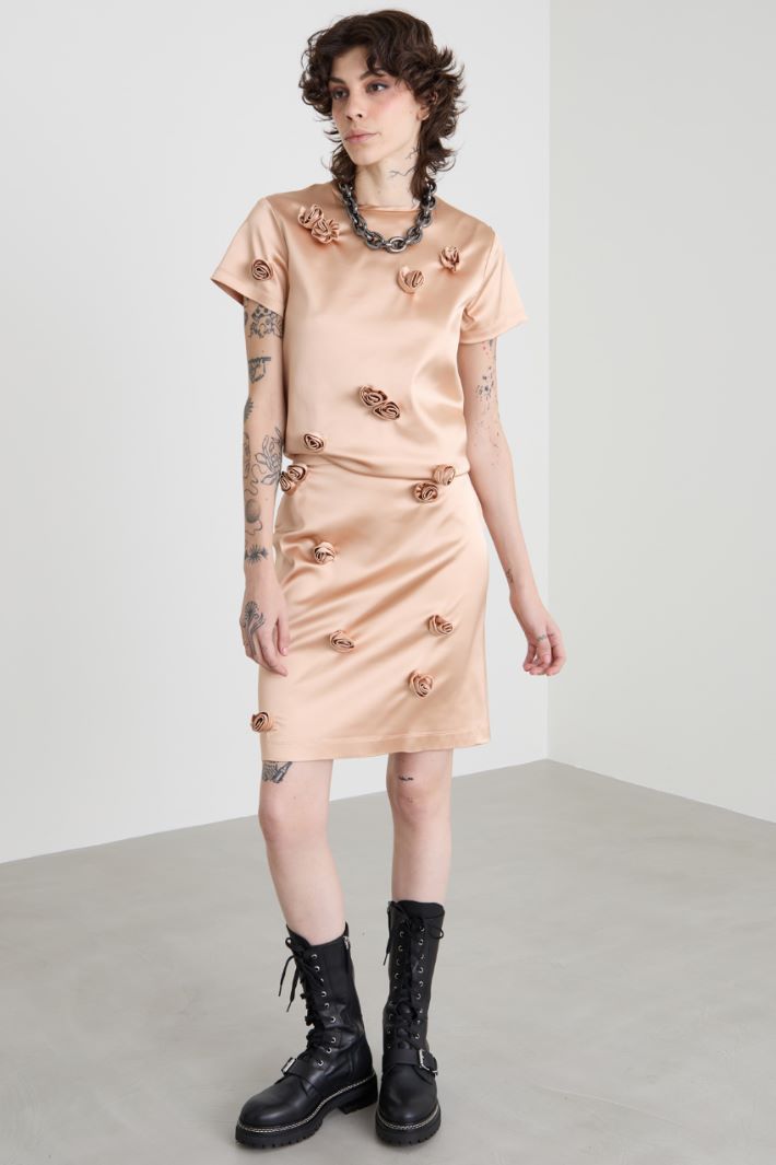 Skirt with embroidered roses Intrend