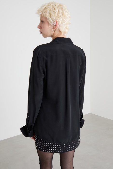 Camisa con puños vueltos