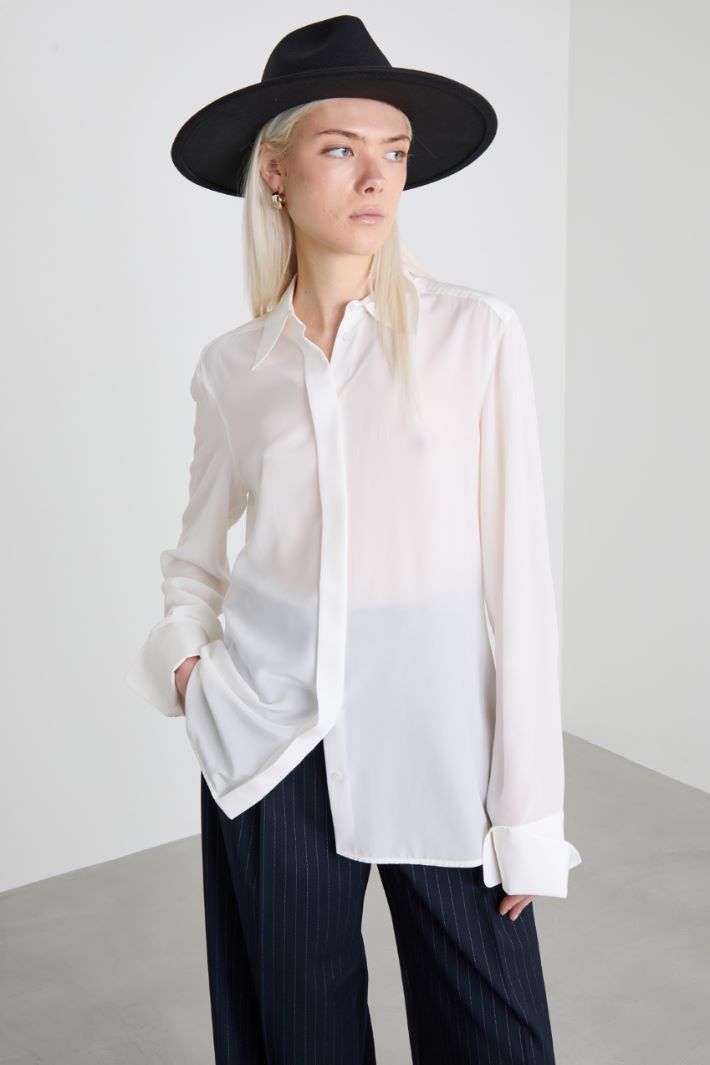 Shirt with folded cuffs Intrend