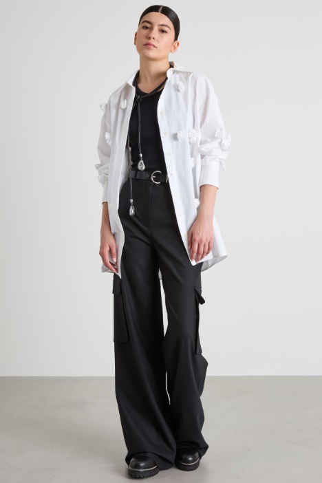 Oversized shirt with 3D rose detail Intrend