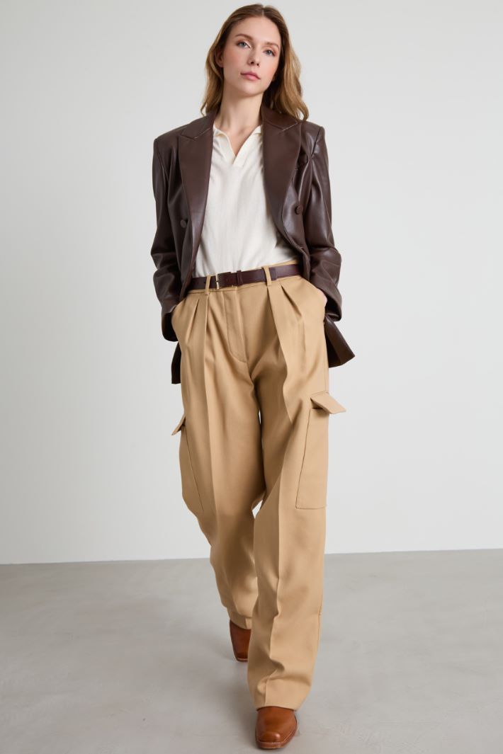 Low-rise cargo trousers Intrend
