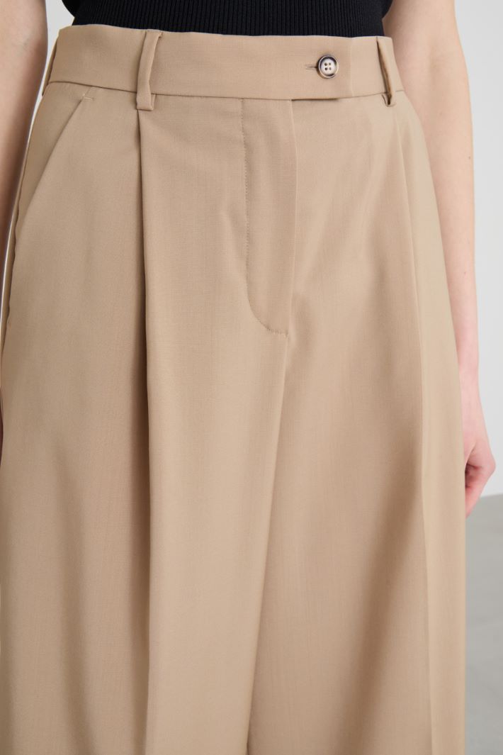 Canvas trousers with darts Intrend - 4