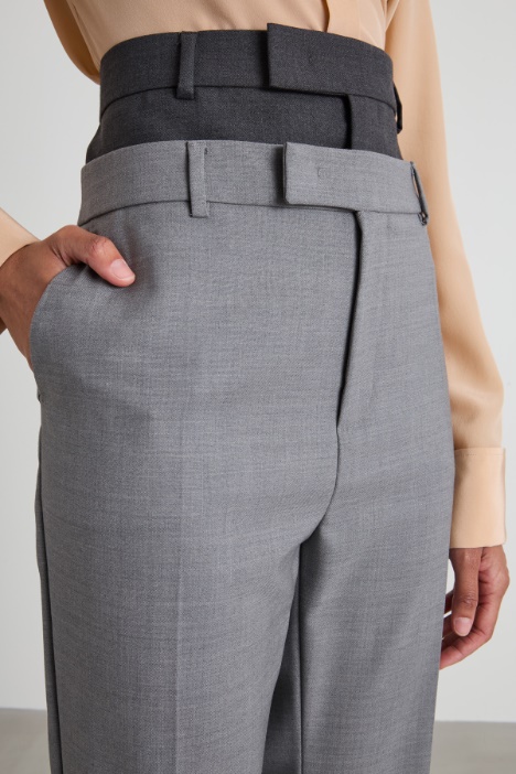 Pantalones con doble cinturón