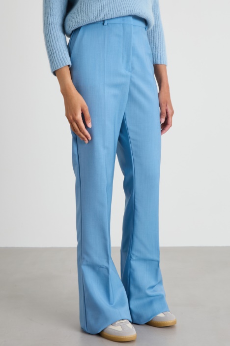 Pantaloni flare con piega