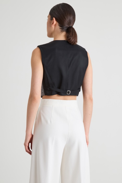 Gilet crop in lana con borchie