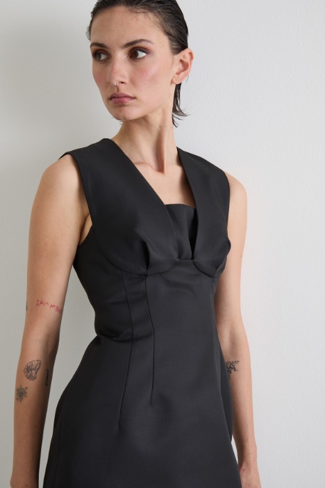 Top smanicato con corpetto