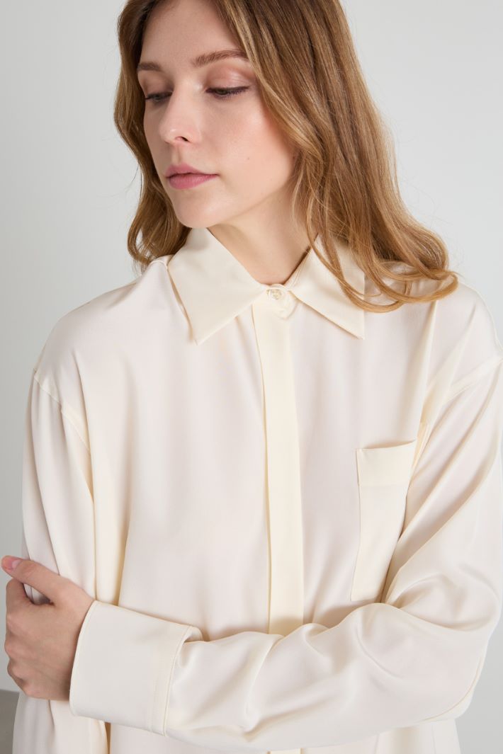 Oversized silk crepe shirt Intrend - 4
