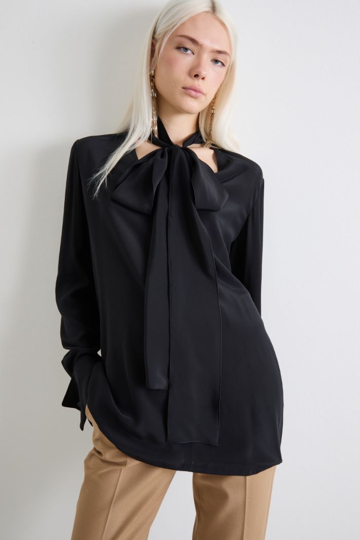 Sash-adorned silk blouse Intrend - 4