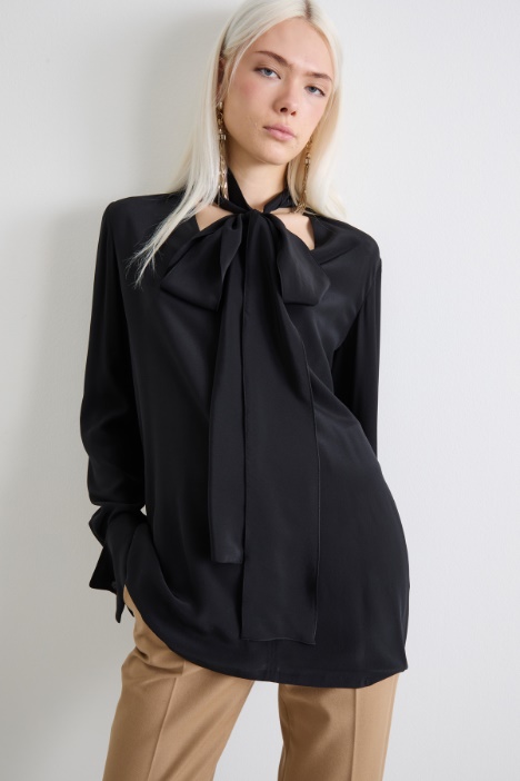 Blusa in seta con fusciacca