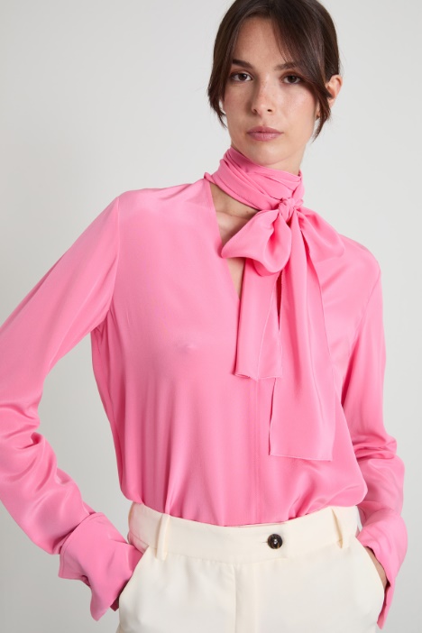 Sash-adorned silk blouse Intrend