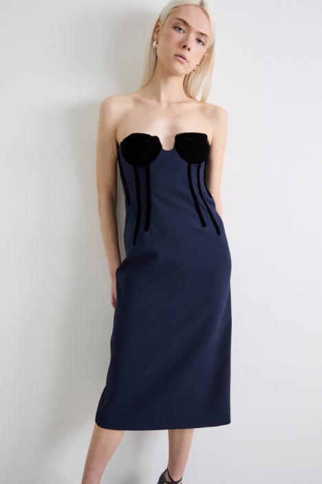 Abito bustier con coppe