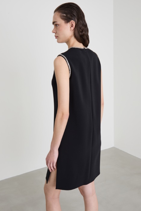 Abito smanicato con strass