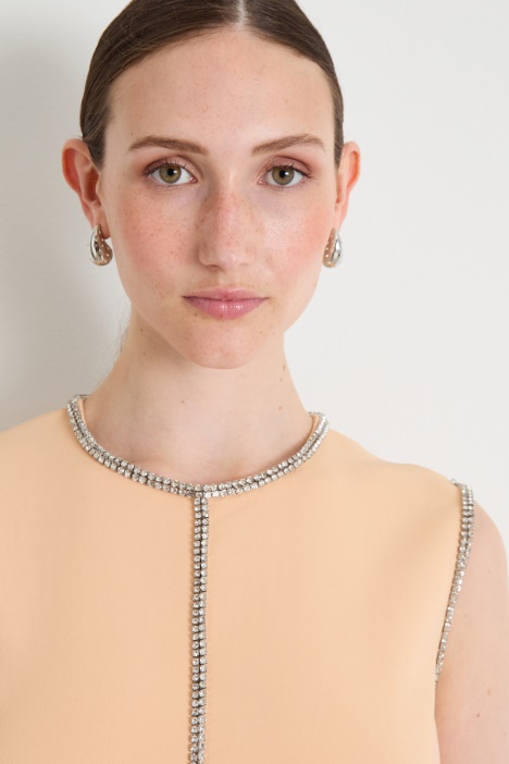 Abito smanicato con strass