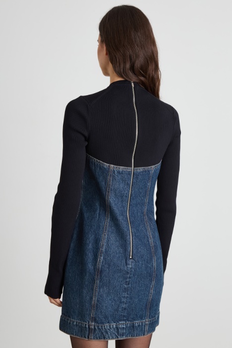 Abito aderente in denim e maglia