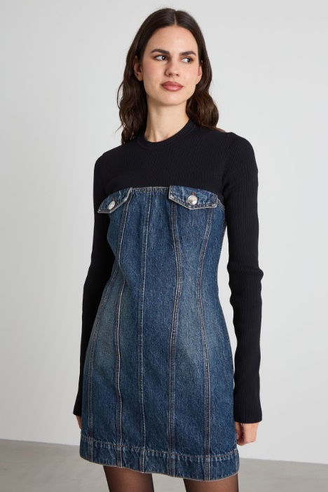 Abito aderente in denim e maglia