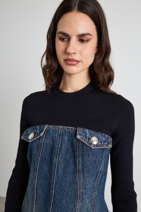 Abito aderente in denim e maglia