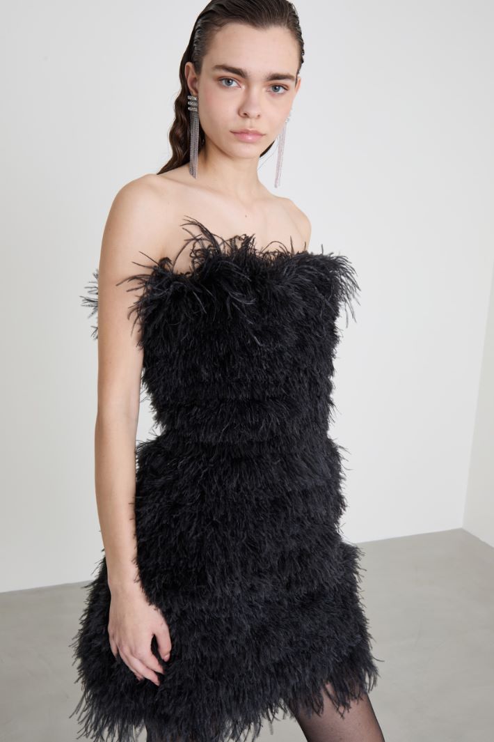 Feather-detailed dress Intrend - 4