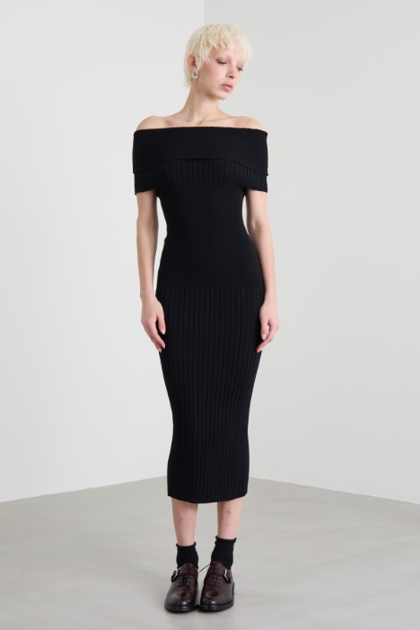 Abito off shoulder in maglia