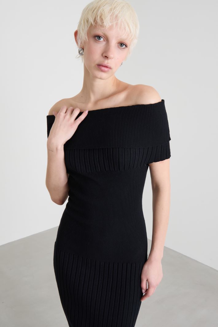 Off-the-shoulder knit dress Intrend - 4