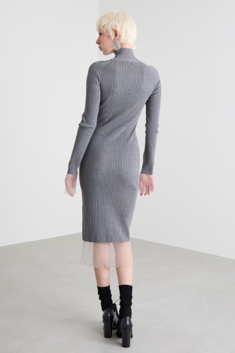 Abito con inserti in tulle