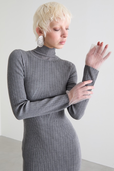 Abito con inserti in tulle