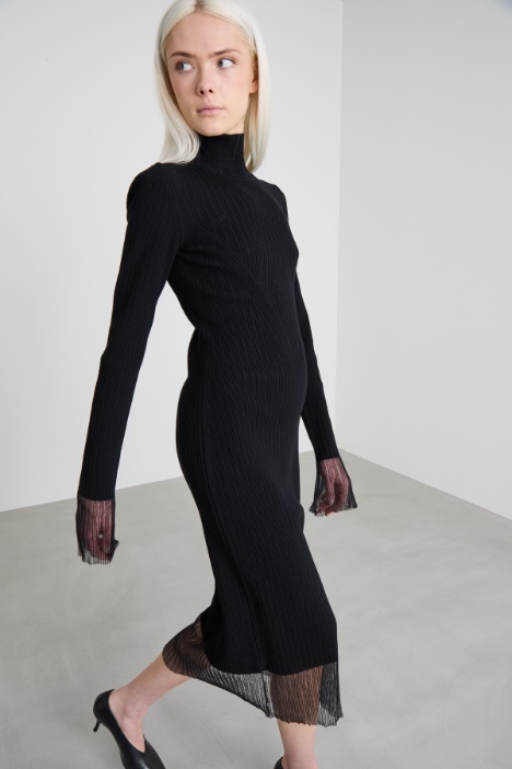 Abito con inserti in tulle