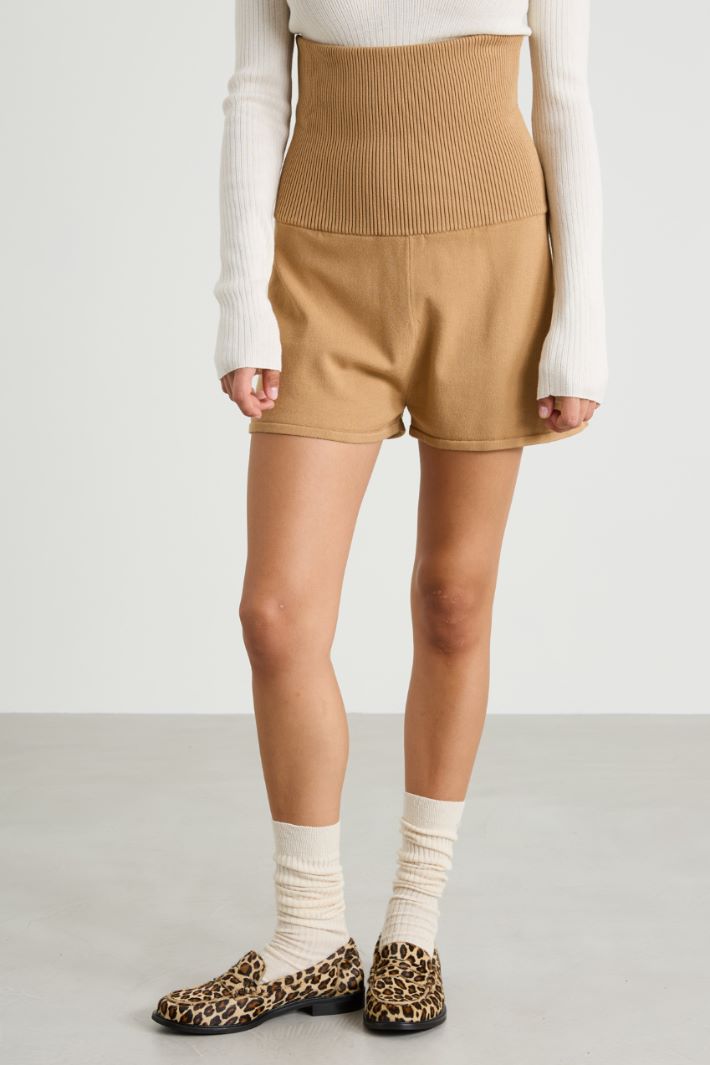 Stretch knit fabric shorts Intrend - 2