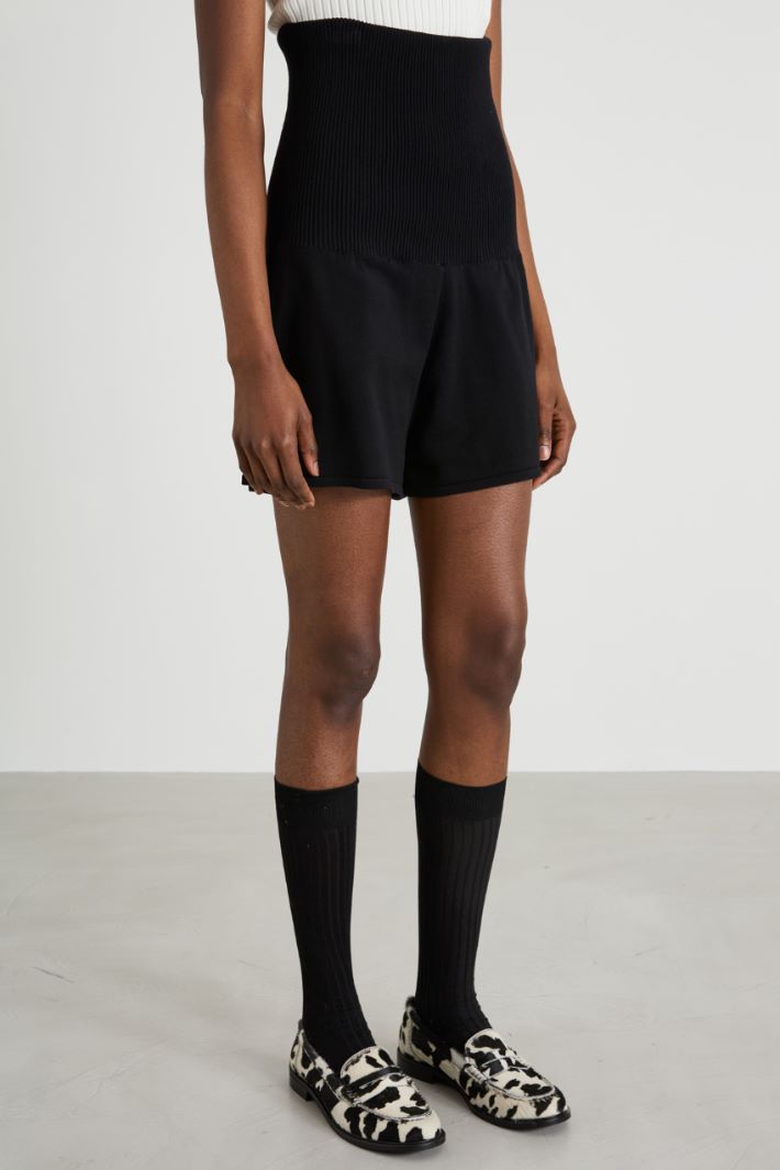 Stretch knit fabric shorts Intrend - 2