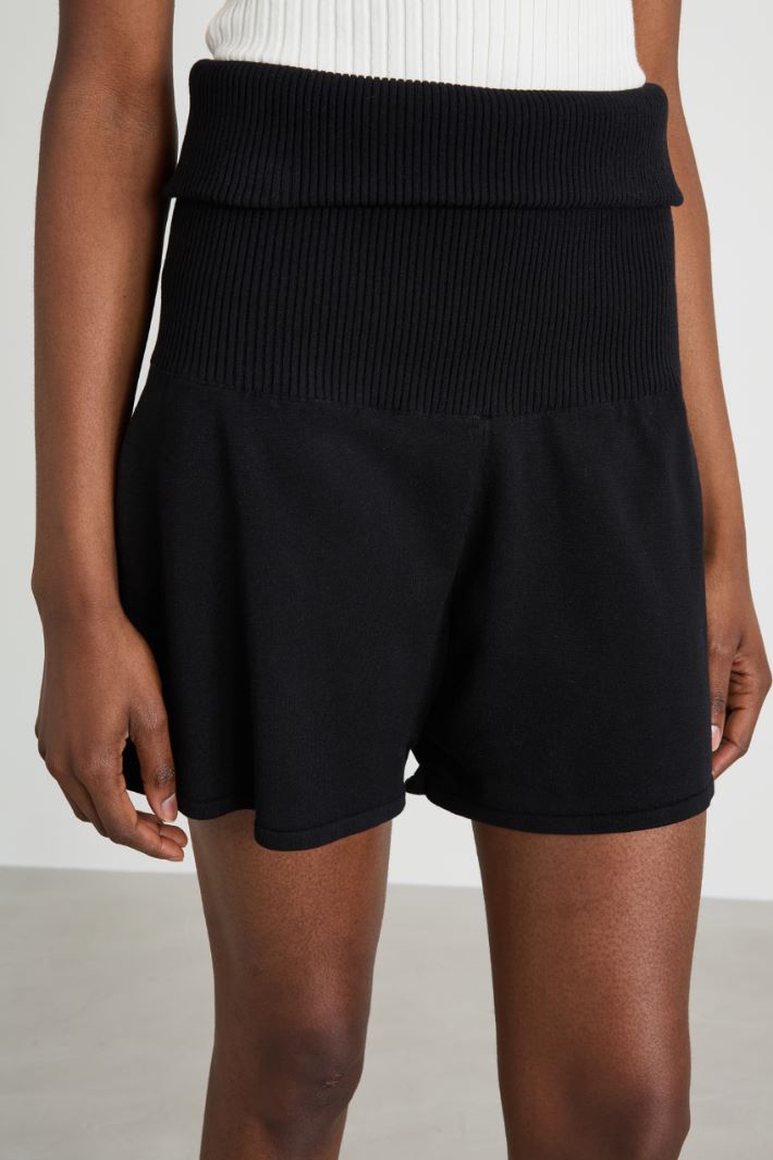 Stretch knit fabric shorts Intrend - 4