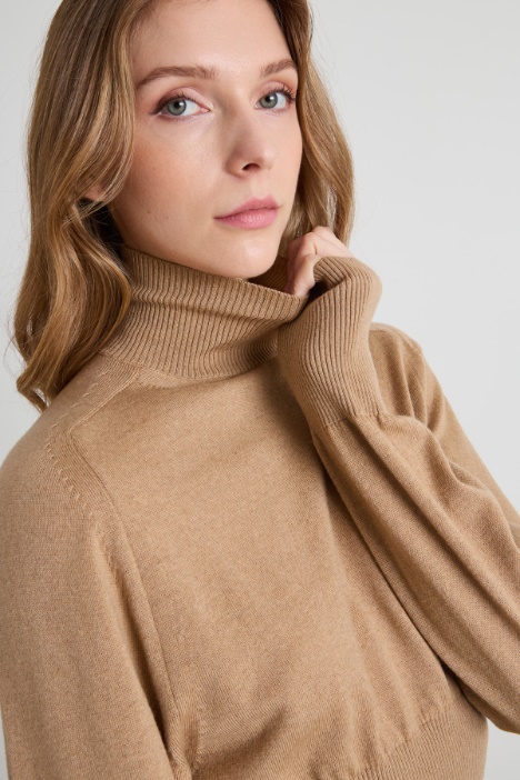 Dolcevita con maniche a sbuffo