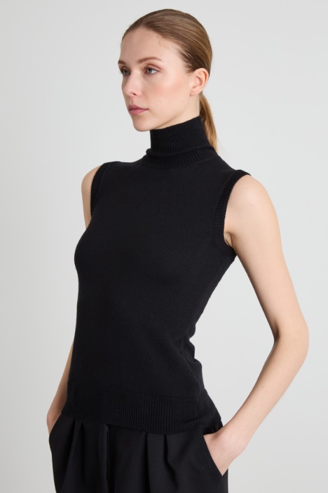 Sleeveless polo-neck sweater Intrend