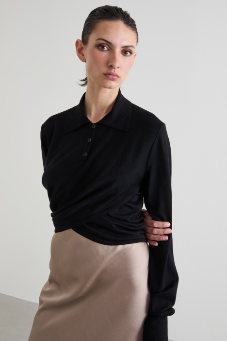 Maglia con drappeggio incrociato