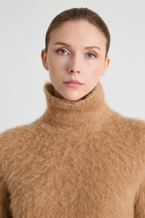 Suéter de alpaca cepillada