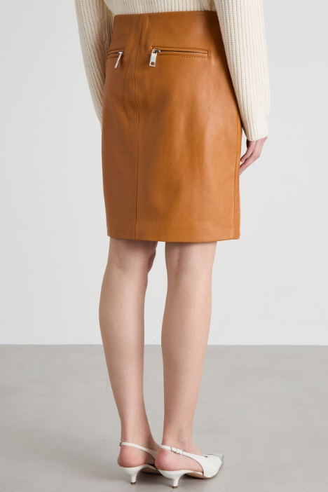 Gonna dritta in pelle