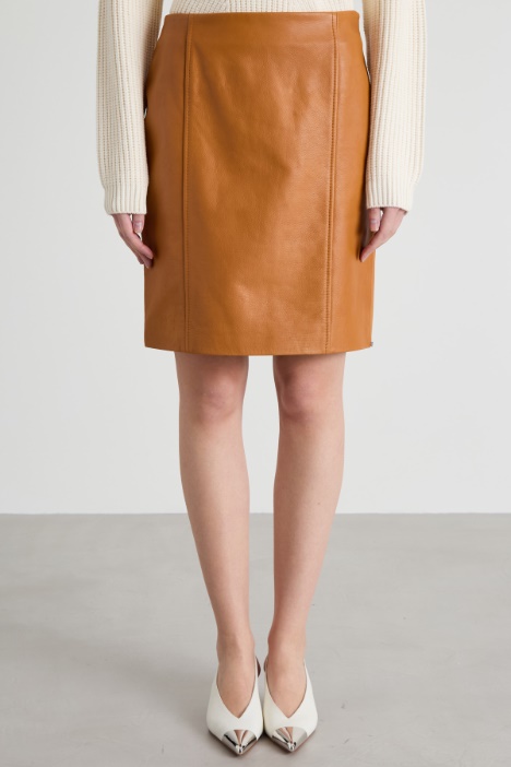 Gonna dritta in pelle