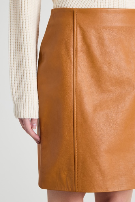 Gonna dritta in pelle